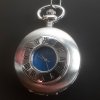 Vreckové otváracie hodinky David Aster, Silver/Blue - Vreckové hodinky z čias, kedy sa ešte neponáhľalo. Gravírujeme podľa vášho zadania! Presne, rýchlo, kvalitne. Tovar skladom, expedícia do 24h.